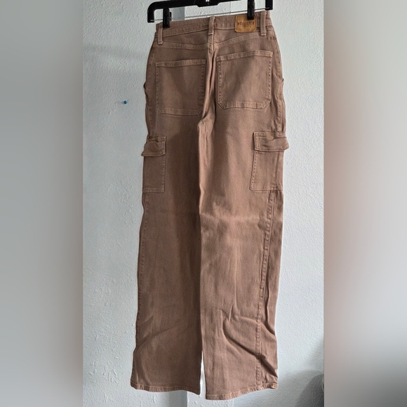 Hollister Beige High-Rise Pants - Picture 2 of 6